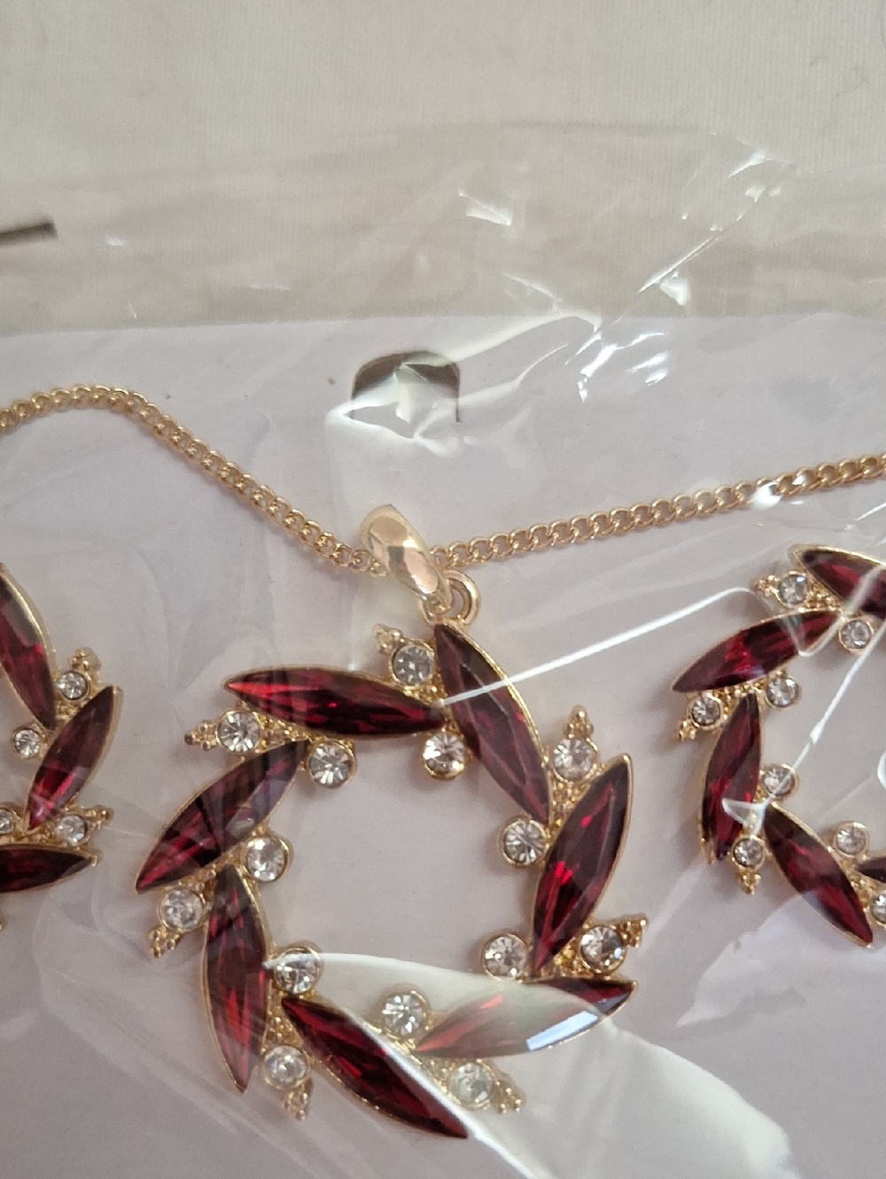 Avon Red Festive Facets Necklace and Earring Set - Picture 7 of 12